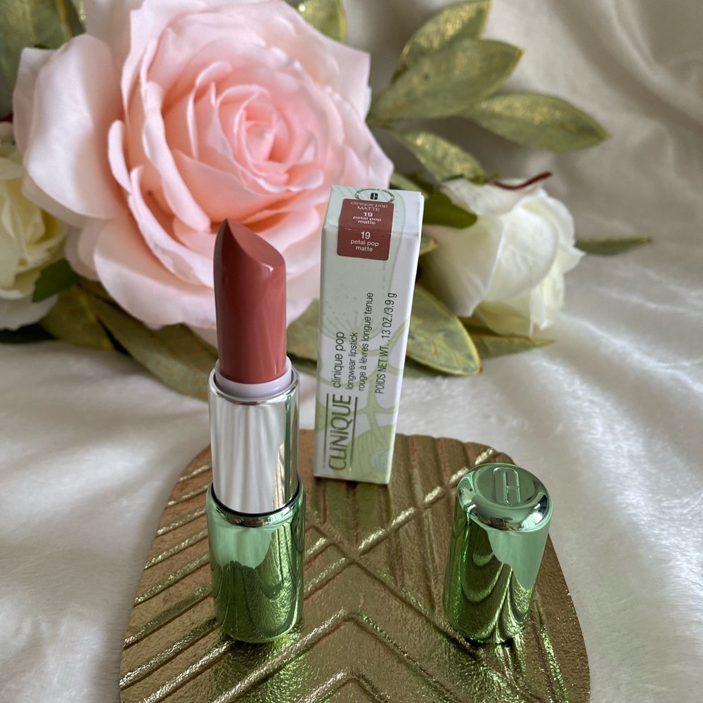 Clinique MATTE LIPSTICK COLOR 19 PETAL POP
